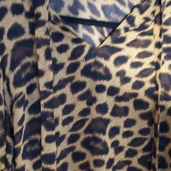 LEOPARD Print Bell Sleeve Top - Picture 5 of 9